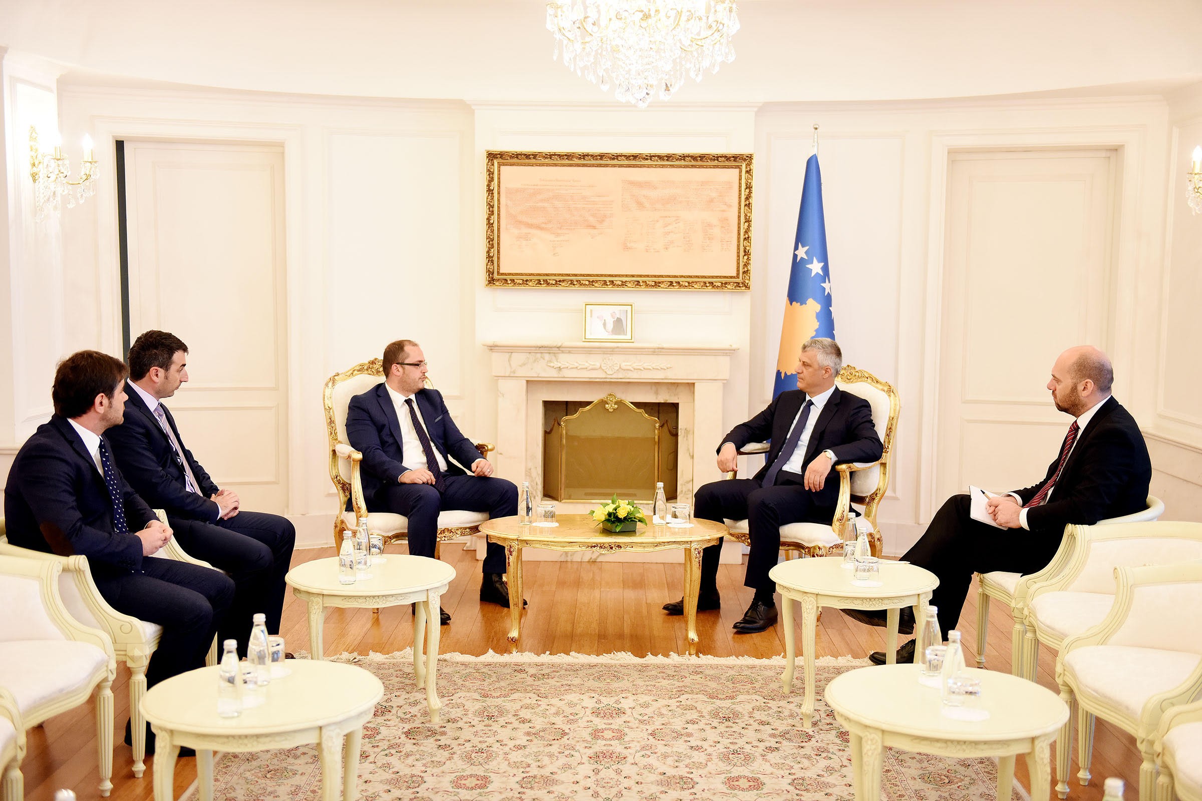Presidenti Thaçi priti stafin e Njësisë së Inteligjencës Financiare të Kosovës
